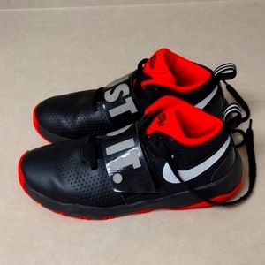 Kids Just Do It Nikes Team Hustle Youth Size 5.5